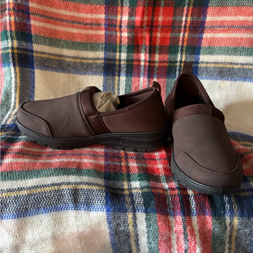 NEW in BOX!! Easy Street Women’s Zenni Chocolate Brown Slip-On Loafers